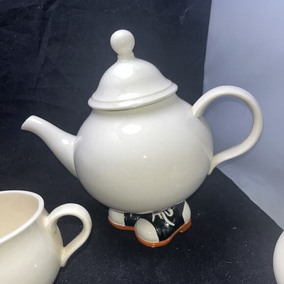 CARE INC 1976 HAND MADE CERAMIC WALKING SNEAKER TEAPOT 3 CUPS- Lid Has Cracks - Picture 2 of 13